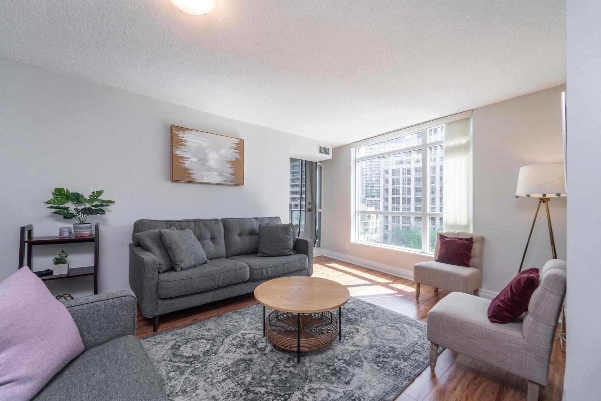 Spacious 2 Bedroom Plus Den, 2 Bath, Sleeps 5 With Balcony And Lakeview Downtown Toronto Condo Экстерьер фото
